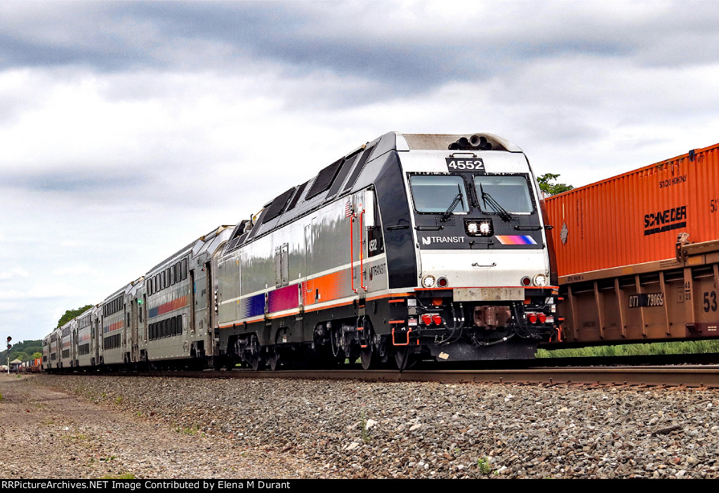 NJT 4552 on train 5527